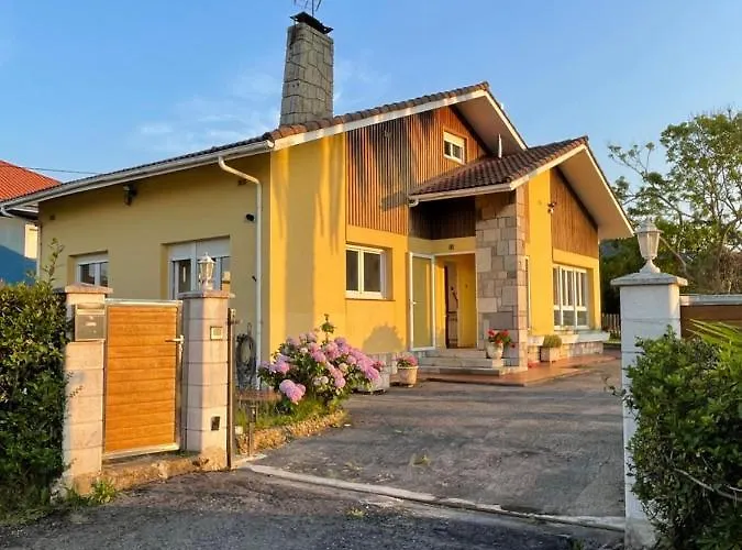 La Palmera Y El Mar Naveces