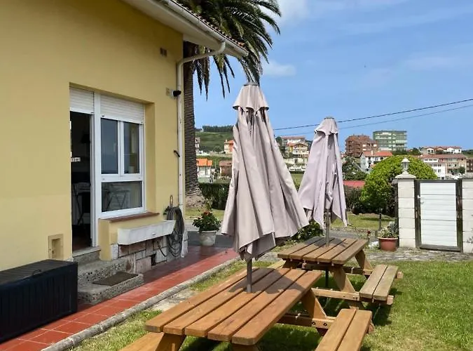 La Palmera Y El Mar Naveces